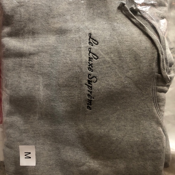 Le Luxe Supreme Hoodie SS ‘19 - Picture 2 of 5